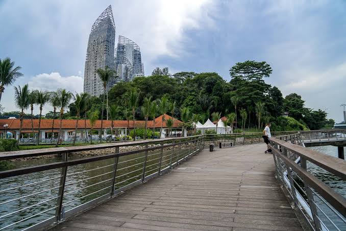 Labrador Park: A Coastal Run With Sea Views and War History