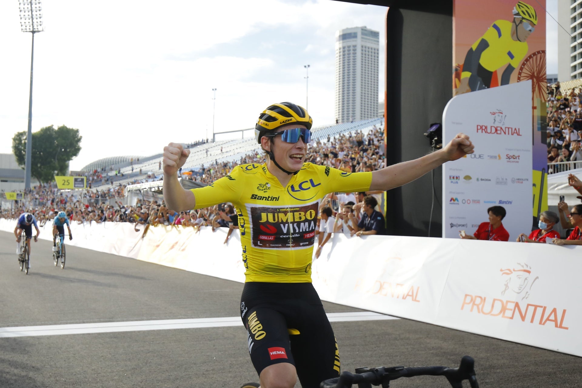 Jonas Vingegaard Wins Thrilling Inaugural Tour de France Singapore Criterium