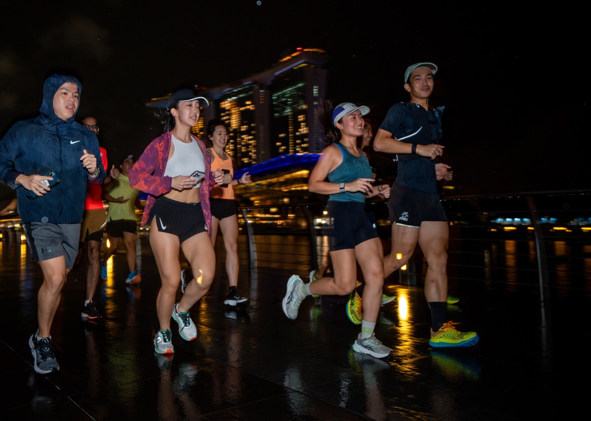 Sydney Marathon Singapore City Run: Runners in High Spirits In Spite of Rain