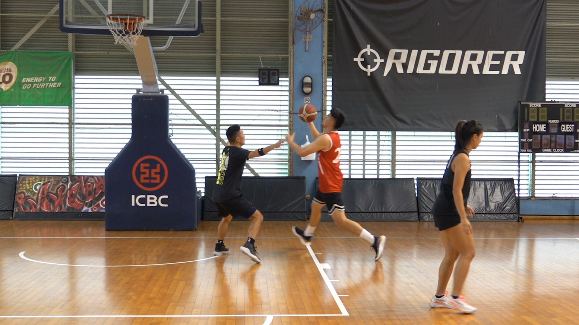 Basketball: Know When to Use the Reverse Lay-Up