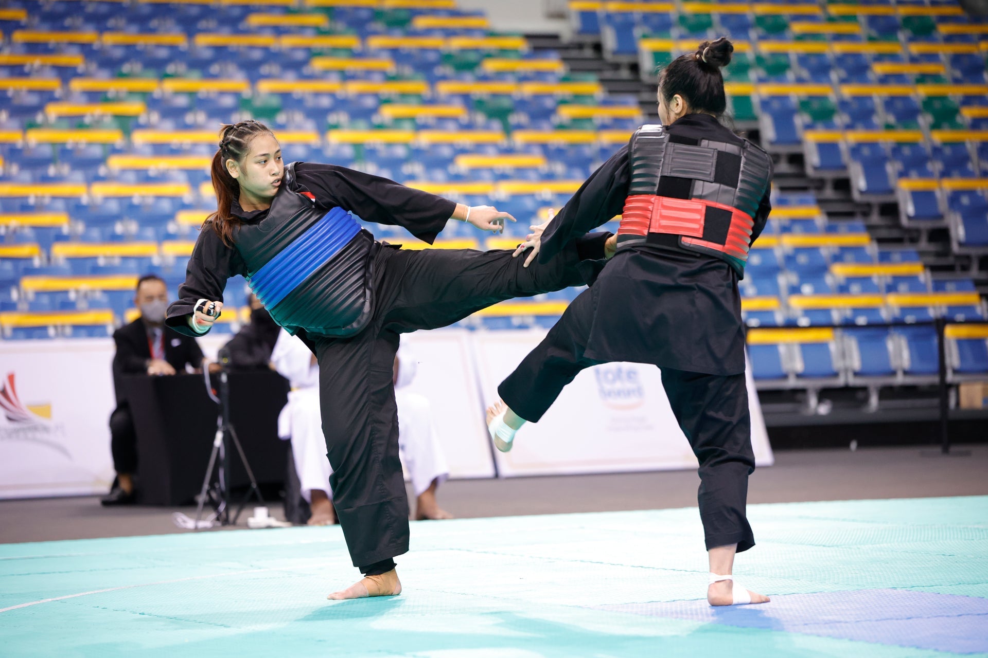 Silat: Siti Khadijah defeats Nguyen Thi Cam Nhi in Class E  Final as Team Singapore land Four Golds 